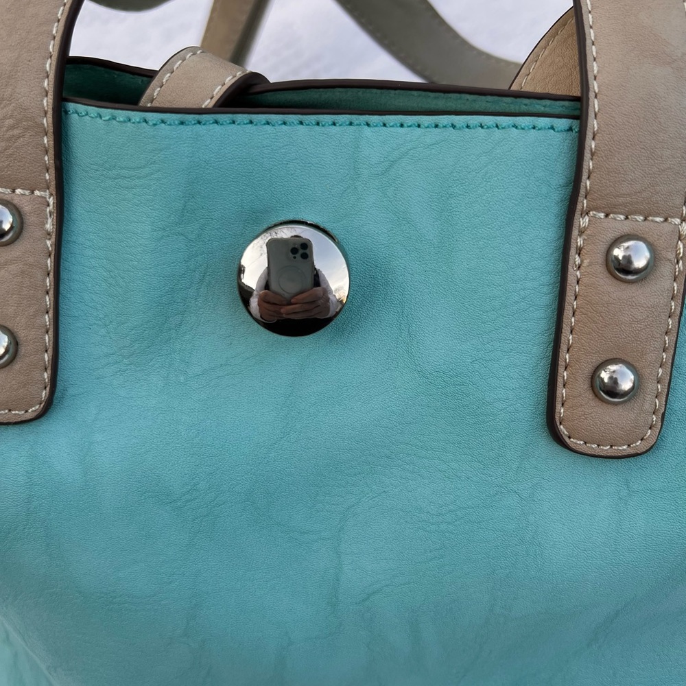 Purse NWOT multi functional in aqua blue in color - Picture 5 of 10